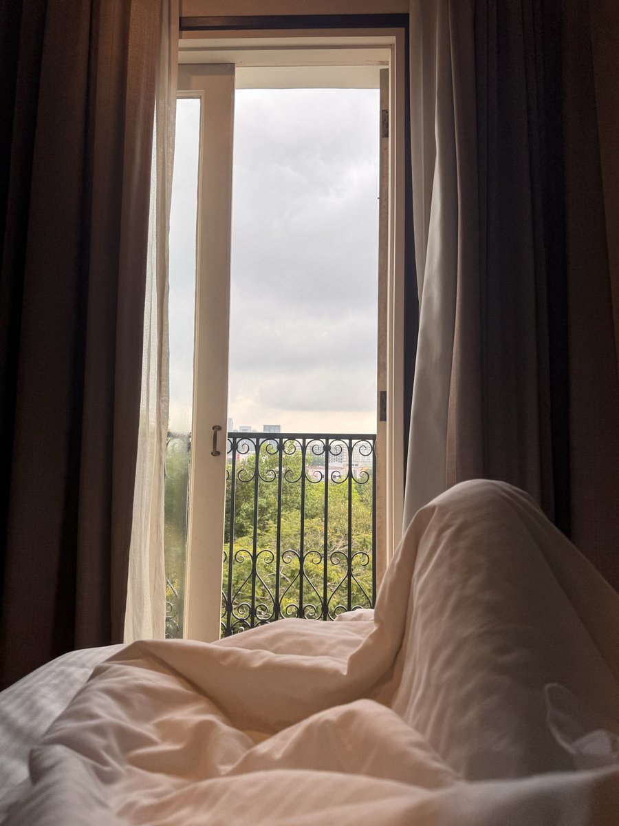 Simpskiev's tweet photo. Morning. Kerja ke tu? 😘 https://t.co/bShKSZXC4u