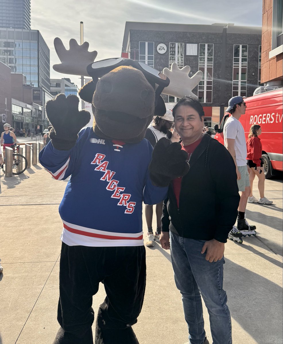 Vandanpatel_ca's tweet photo. 🏒🎉 Congratulations to the Kitchener Rangers!

Proud to celebrate with the team and community at Kitchener City Hall. Wishing the Rangers continued success and many more victories ahead! 🏆💙❤️

Go Rangers Go!
#KitchenerRangers #Kitchener #GoRangersGo #Hockey #CommunityPride 🇨🇦 https://t.co/MgBXmfSMEk