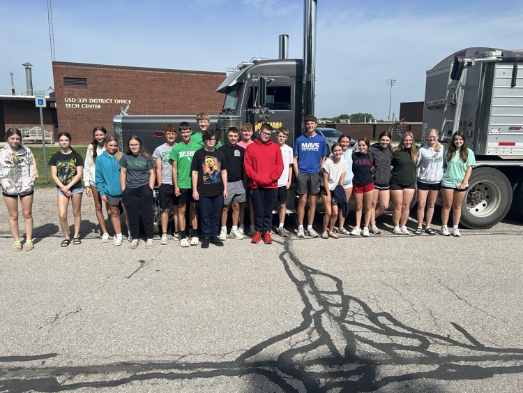 usd339jcn's tweet photo. Thank you Bryce Noll for bringing a Semi truck in to our driver's education class this morning.   It was great for students to be able to get into cab and experience what truck drivers can and cannot see when they are on the road. https://t.co/A4NrqUJyYT