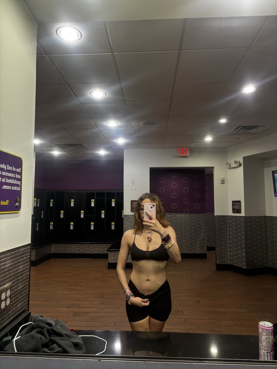 AlejandraWce's tweet photo. gym ratt https://t.co/SV4orPZK5k