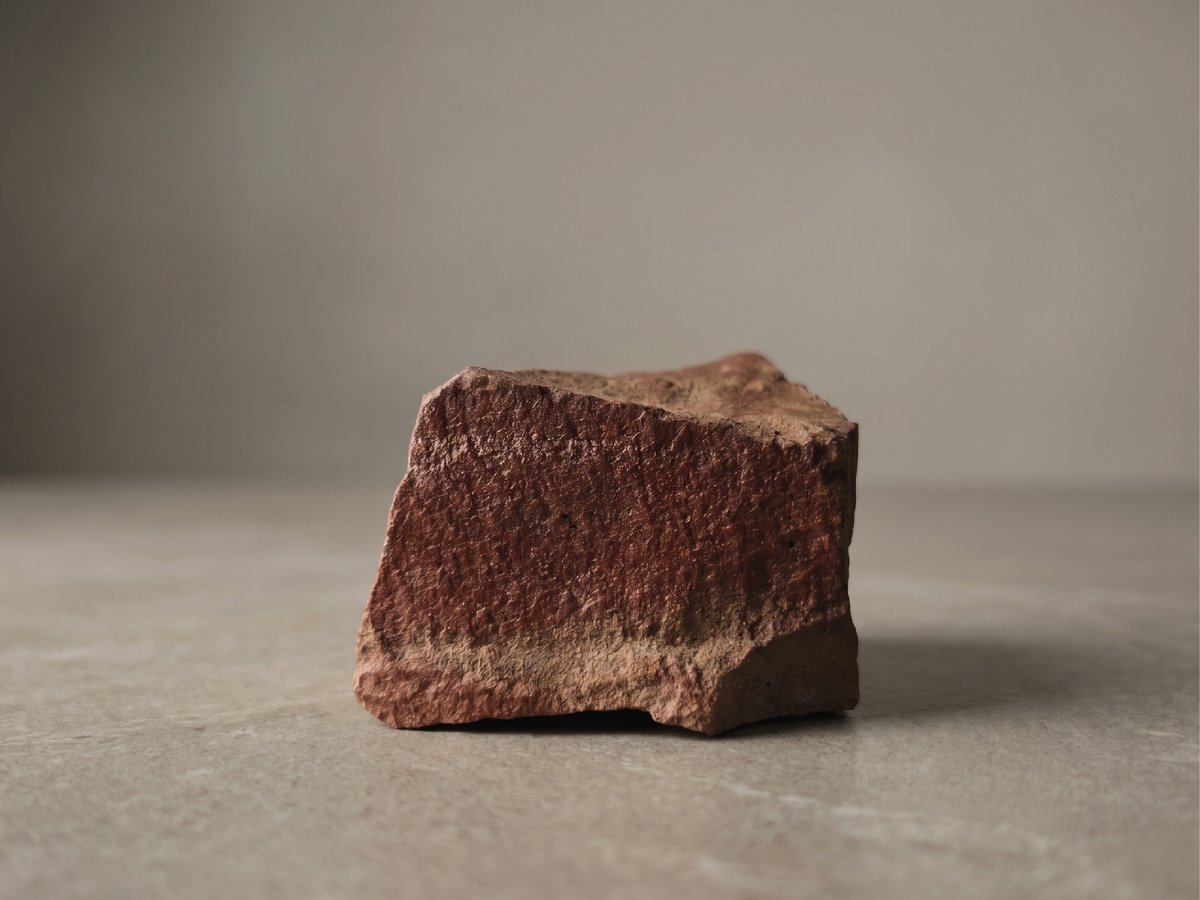 CarlsonChe855's tweet photo. This Stone Has Traveled Through Thousands of Years

Before becoming part of this vase, this stone spent centuries shaped by wind, sand, and time.

Nature started the design.

We simply finished the conversation.

#NatureArt #StoneArt #WabiSabi #OrganicModern #SculpturalDecor https://t.co/BiAaGbT7KM