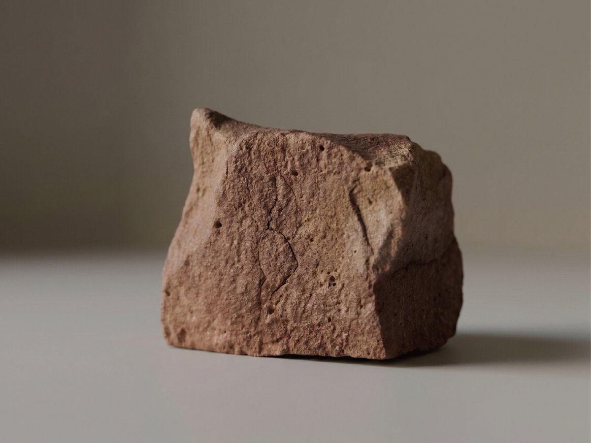 CarlsonChe855's tweet photo. This Stone Has Traveled Through Thousands of Years

Before becoming part of this vase, this stone spent centuries shaped by wind, sand, and time.

Nature started the design.

We simply finished the conversation.

#NatureArt #StoneArt #WabiSabi #OrganicModern #SculpturalDecor https://t.co/BiAaGbT7KM