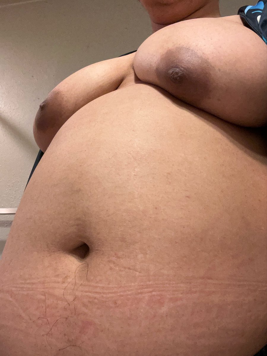 get_more_gut's tweet photo. My belly makes for the best snuggles (with bonus pillows.) https://t.co/oFZVC9uiPI