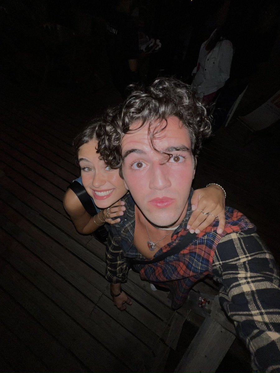 bemytiimeless's tweet photo. @reysloml que la distancia nunca te haga pensar que estas sola, porque siempre vas a poder contar conmigo, siempre voy a amarte mi memi gracias por todo 💗 https://t.co/ifjO8SdeQR