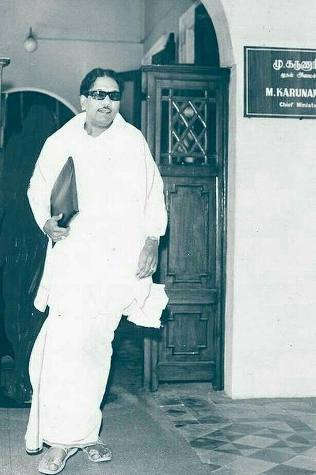 idhivyasrivasan's tweet photo. ஒரு மனிதர் , ஒரு சகாப்தம்.
ஒரு தலைவர், ஒரு வரலாறு! 

எங்கள் நூற்றாண்டை ஆண்டவர் !  🖤❤️

வாழ்க கலைஞர் புகழ். 
#KalaignarForever https://t.co/bpMtMmQMve