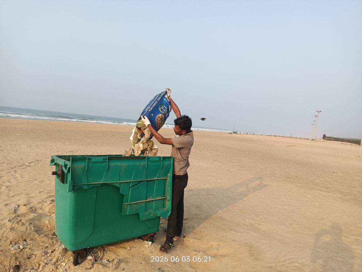BapiGochhayat2's tweet photo. Till today - 400
This is my every day cleanup &amp; awareness drive at Paradeep Beach (Odisha) &amp; today I collected 15 kg of plastic waste &amp; kept the environment clean.
#SaveEnvironment 🙏

@ForestDeptt
@CollectorJspur
@DrHariBabuK 
@moefcc
@Siba_TNIE 
@SDGOdisha 
@RccfBhubaneswar https://t.co/Y5yyW9h9bH