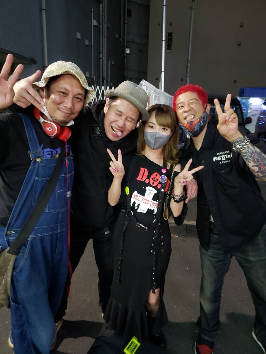 Ken2death's tweet photo. ファーブさん、AnotherFuseもScrapperも最高だって、初ライブにして初企画、DJ任せたキャッツホールから大分固まって来たねって、
面白い事やろーやって、4月のスタットで話したじゃん、31日も会ったじゃん。何してん？？何だかんだ言われててもさ結局、皆、あんたが好きじゃん。きたねーよ https://t.co/cxbjFsUhSe