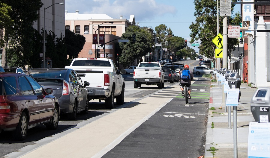 Boenau's tweet photo. Cars are parked for 95% of their life, so they make excellent walls to protect people using bike lanes. https://t.co/y97HR9lGsj