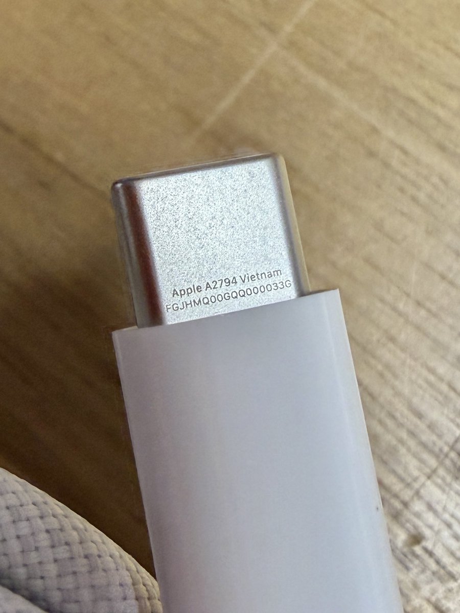 eliteobsolete's tweet photo. no way this is an Apple serial number.... right? https://t.co/fz4cpaSvJt