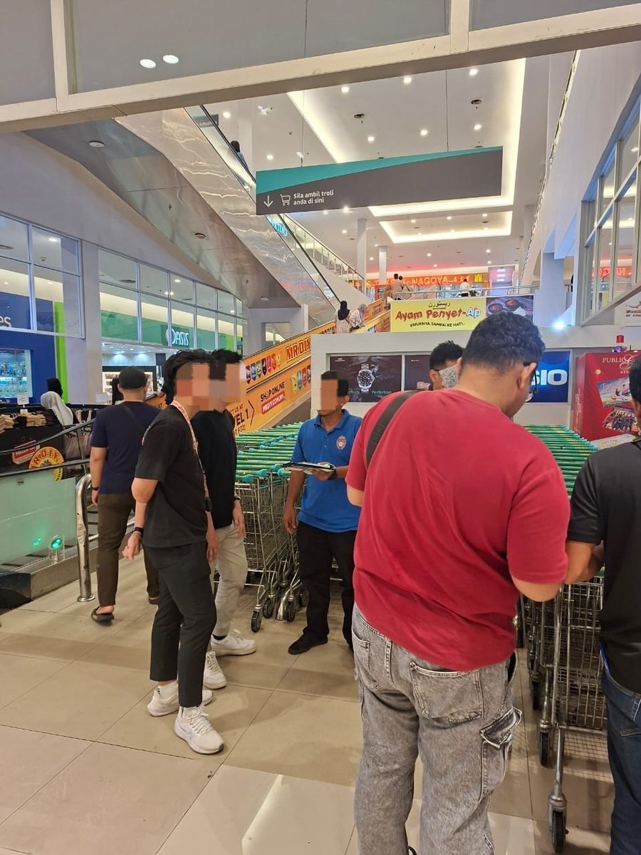 SIPKKM's tweet photo. 01.06.2026 PKD Tumpat telah menjalankan Penguatkuasaan Akta Kawalan Produk Merokok Demi Kesihatan Awam 2024 [Akta 852] di 78 premis. Keseluruhan 27 kompaun telah dikeluarkan. #OPSSelamatPaPa #TiadaHariTanpaPenguatkuasaan https://t.co/E3xiD0l4Dx