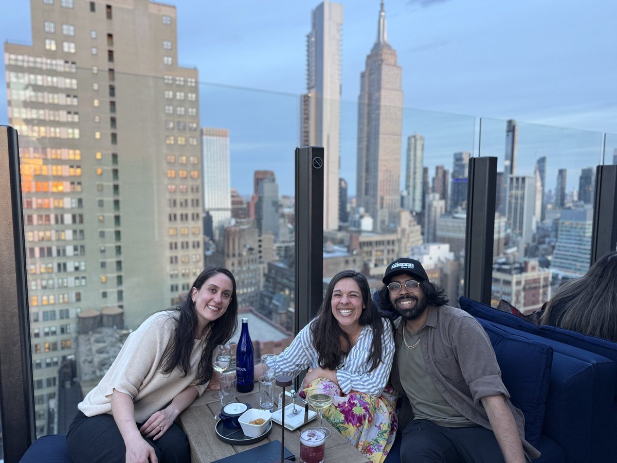 dianeemccormack's tweet photo. .@HinduHops made me pay for $20 cocktails just to tell me that comedy shows are the way to scale SaaS.

Sick views in NYC, I guess? https://t.co/FQCNlzj8yw
