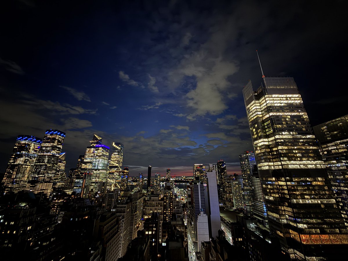 dianeemccormack's tweet photo. .@HinduHops made me pay for $20 cocktails just to tell me that comedy shows are the way to scale SaaS.

Sick views in NYC, I guess? https://t.co/FQCNlzj8yw
