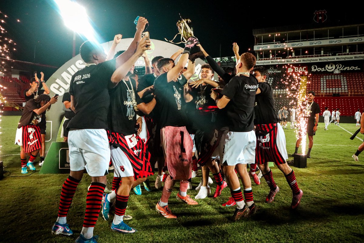 ldacr's tweet photo. 🦁🏆 ¡Felicidades a nuestra categoría U21 por coronarse campeones del Torneo de Clausura! ❤️🖤🔥 https://t.co/NbQedZjkYC