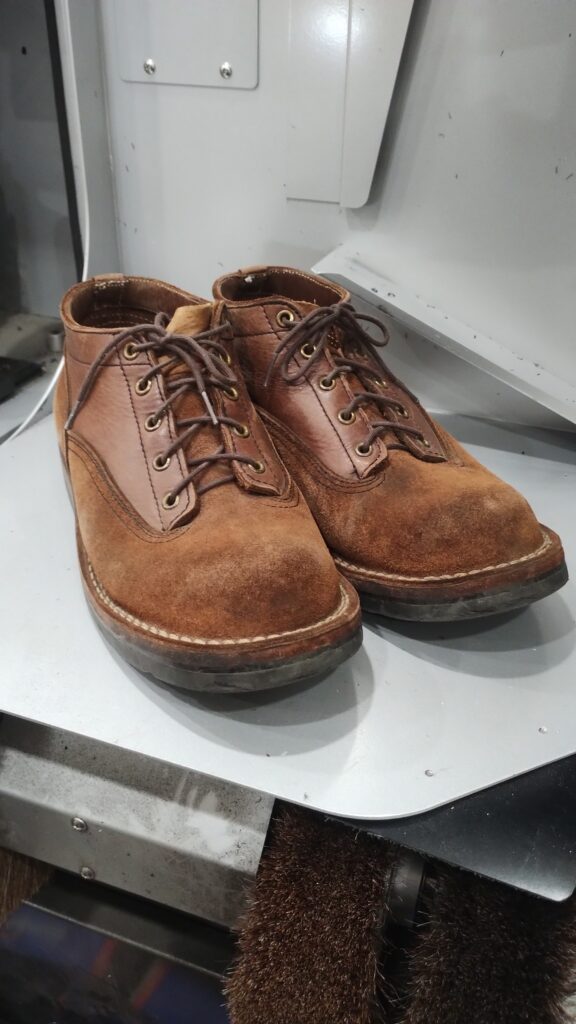 Alterna_shoe's tweet photo. 同型ソール（Vibram 4014）のブラックからオフホワイトへのソール交換です。
#靴修理 #靴修理の相談 #靴磨き #alterna #オルタナ #葛飾区 #亀有 #金町 #綾瀬 https://t.co/sqq0n3A9HV