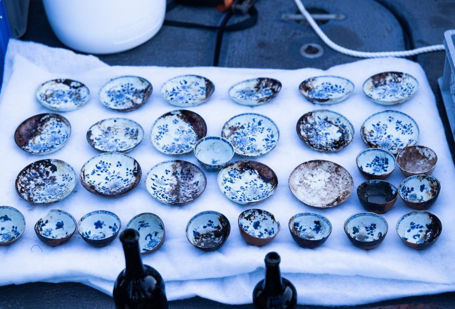 ChinaScience's tweet photo. Archaeologists have recovered large quantities of blue-and-white Chinese porcelain, along with chandelier fragments, goblets, textiles and grain, in an 18th-century shipwreck discovered from about 600 meters beneath the waters of the Skagerrak Strait in Norway.

The porcelain, the best-preserved cargo of its kind ever found in Northern Europe, is believed to be of Chinese origin and dates from the mid-18th century. The chandelier fragments are thought to be of German or English design, but further research is needed to determine the ship's origin, route and destination.