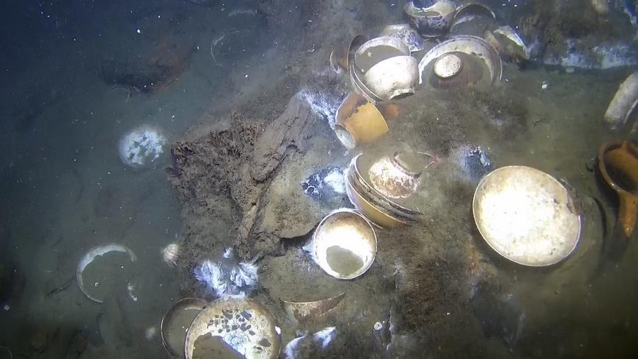 ChinaScience's tweet photo. Archaeologists have recovered large quantities of blue-and-white Chinese porcelain, along with chandelier fragments, goblets, textiles and grain, in an 18th-century shipwreck discovered from about 600 meters beneath the waters of the Skagerrak Strait in Norway.

The porcelain, the best-preserved cargo of its kind ever found in Northern Europe, is believed to be of Chinese origin and dates from the mid-18th century. The chandelier fragments are thought to be of German or English design, but further research is needed to determine the ship's origin, route and destination.