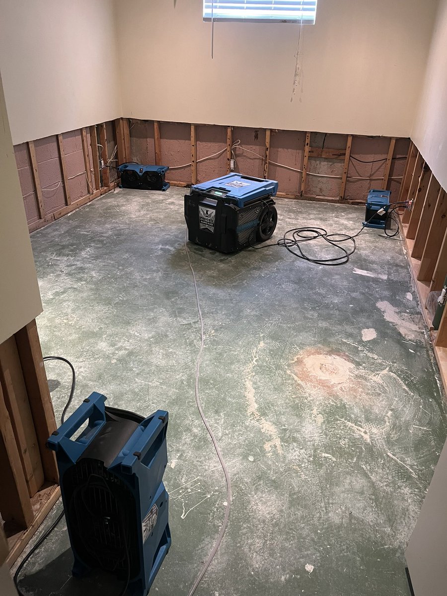 Ecoclean_Corp's tweet photo. When floodwaters invade your home or business, time is of the essence. Ecoclean Construction provides rapid-response flood restoration services to minimize damage and get you back on your feet. Give us a call! https://t.co/dHTEMZQprE