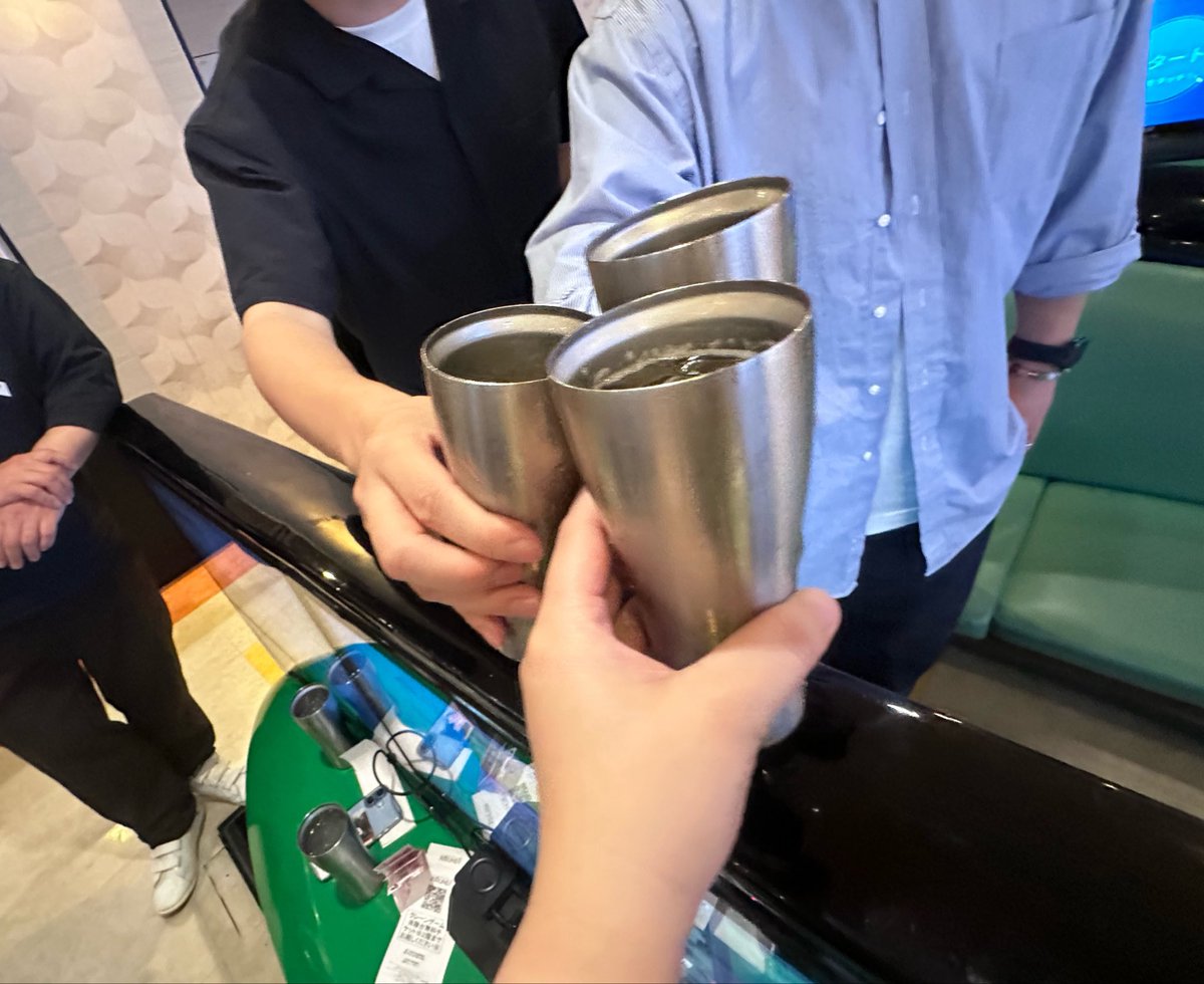 na7maru7's tweet photo. 団体行動の一日目。
懇親会の後から1次会のシメパフェ、二次会のボーリング、三次会のラーメンまで、暴飲暴食を繰り返し二日酔いと胃もたれで迎えた2日目が始まった。 https://t.co/vIoTQIW0Dd