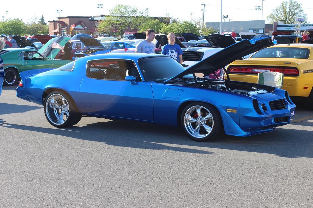 EstherEdenaw6f's tweet photo. The existence of a classic V8 muscle car seems to remind us: driving should be a passionate experience๐
#ClassicCars #AmericanMuscle #Camaro #V8Engine #CarCommunity #Automotive #CarLovers https://t.co/ud033S9NyG