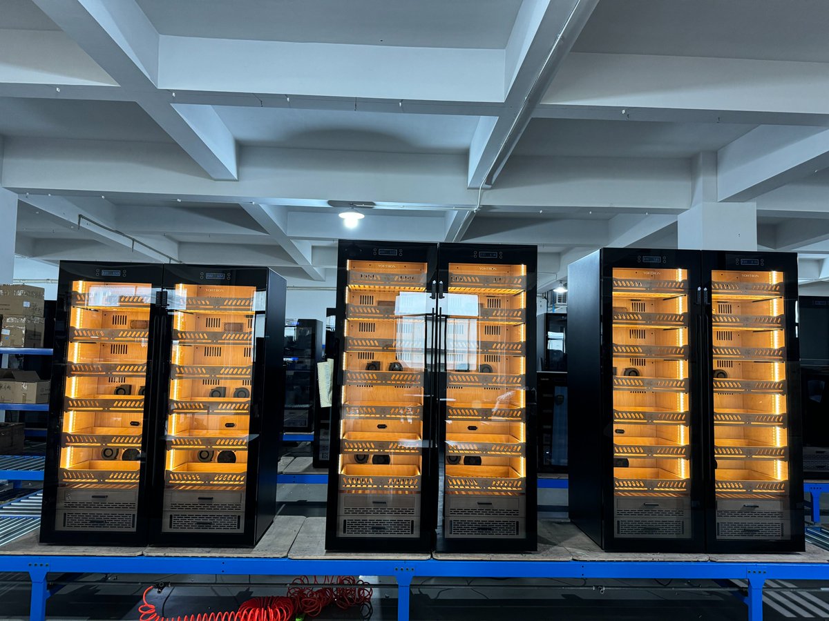 Yohtron's tweet photo. Yohtron Cigar Humidor, Large Capacity Premium Double Door Model.
#yohtron #yohtronhumidor #humidor #cigarcabinet #cigarcooler #cigarshop #cigarlifestyle #electrichumidor #compressor #cigarlounge #cigarbar https://t.co/hVU5GS0Bdp