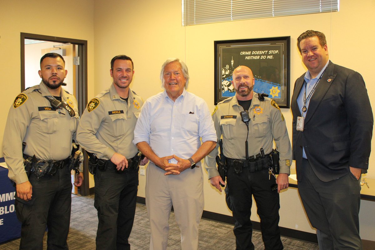 CommishTick's tweet photo. Thank you to everyone who joined today’s First Tuesday Town Hall with @LVMPDNEAC.

We discussed traffic safety, street lighting, homelessness, and the upcoming Hollywood Area Command, which will bring faster response times and more resources to East Las Vegas. https://t.co/kMLtKAC6co