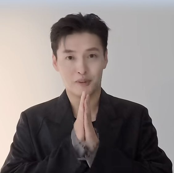 maneul520's tweet photo. 차카니 얼굴🩷🫣 https://t.co/Z1Z324ubGY