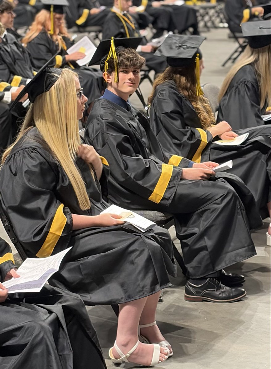 PACreeper's tweet photo. Graduated 🎓 https://t.co/WWwOiX6tMV