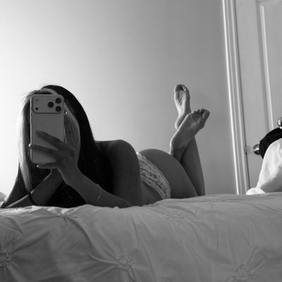 AngelicaRM_'s tweet photo. Cuddles or kisses first? 

#contentcreator #VIPService #nsfw #cashpigs #footcare #footfetısh #findom https://t.co/xwJqw37NVm