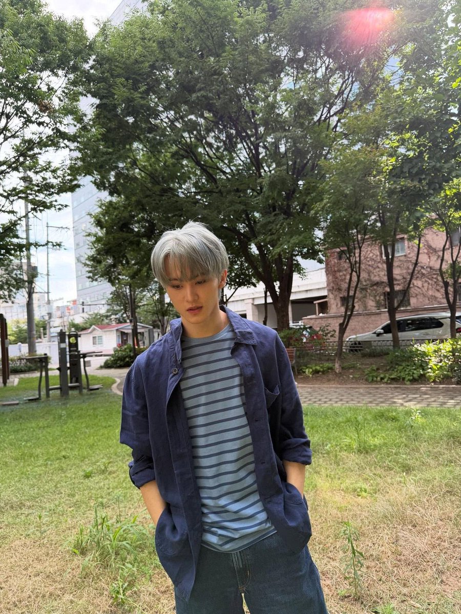 markvllouse's tweet photo. Strolling around my apart, looking for matcha for my baby https://t.co/blZruhhPSl