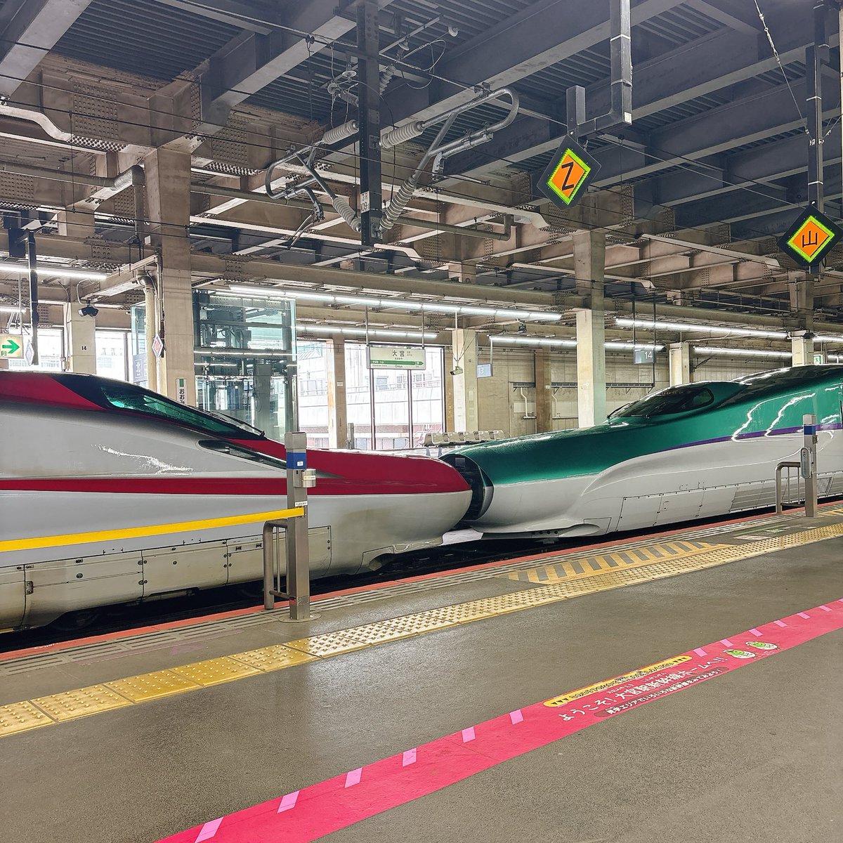 mi5618's tweet photo. 🚗で無事大宮到着しました‼︎
子ども達と新幹線見学中🚄 https://t.co/BqHj64rgiw
