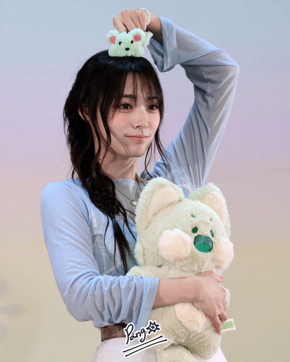 IssacKou86's tweet photo. 260529 VIBE MAKER ファンミーティングイベント in 台北

#QWER #이시연 #siyeon #しよみん https://t.co/ZfWx88FlP3