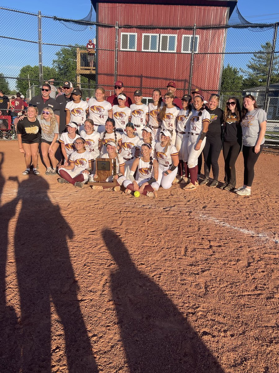 michelle_garmon's tweet photo. REGIONAL REPEAT!! Stella Griffin’s 2-out, 2 RBI double lifts Alexandria over Frankton, 3-2, in Tuesday’s 2A 🥎 Regional hosted by the Tigers. No. 1 Alexandria (23-0) advances to Saturday’s 2A Semistate at Kokomo and will play Andrean in the second semifinal at 1 PM. 
@CISR_Podcast @AMHSSoftball24 @amhstigers