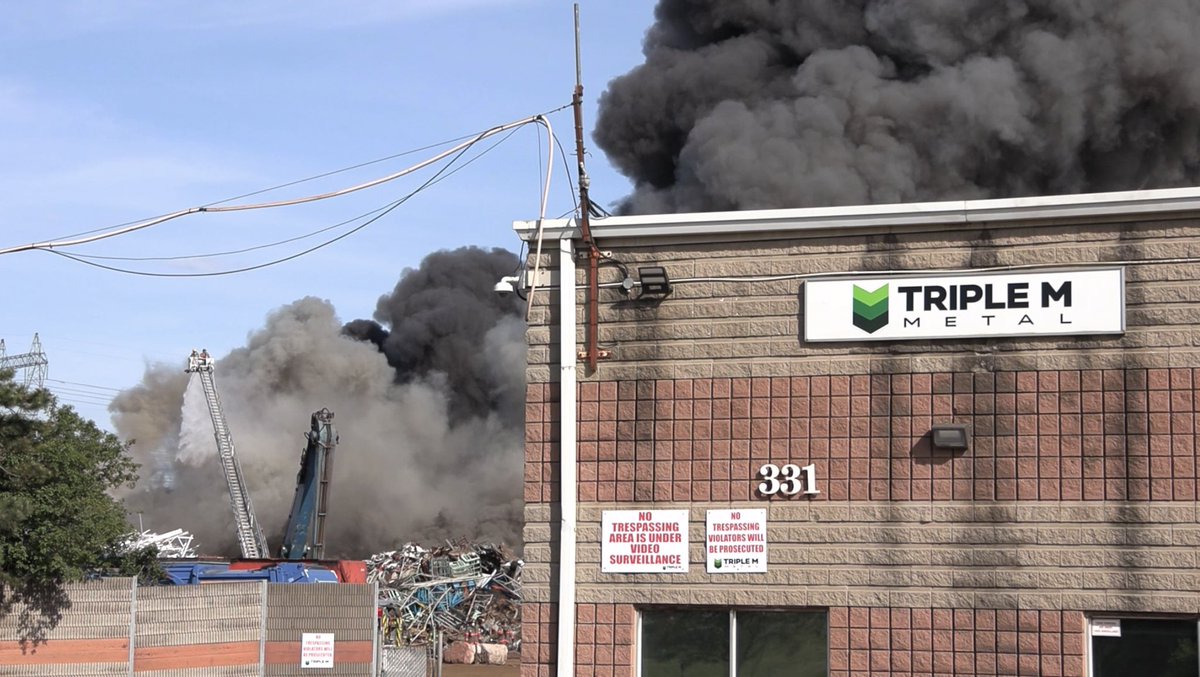 JCEPhoto's tweet photo. Brampton Fire crews remain on scene of a large working fire in a scrap metal yard in #Brampton. Crews were called to the scene shortly after 4pm and are expected to remain on scene for several more house as the fire continues to burn. @BramptonFireES @BPFFA1068 https://t.co/6x4EDqvDhO