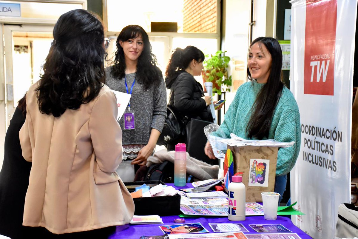 MCSERON's tweet photo. @TWMunicipalidad Municipio, Universidad y SAVD realizaron una jornada por los 11 años de Ni Una Menos

La propuesta incluyó una charla abierta sobre herramientas para la atención inicial ante situaciones de violencia por motivos de género 
💻👇
https://t.co/VngIxBEZ73 https://t.co/ifRWkimLQV