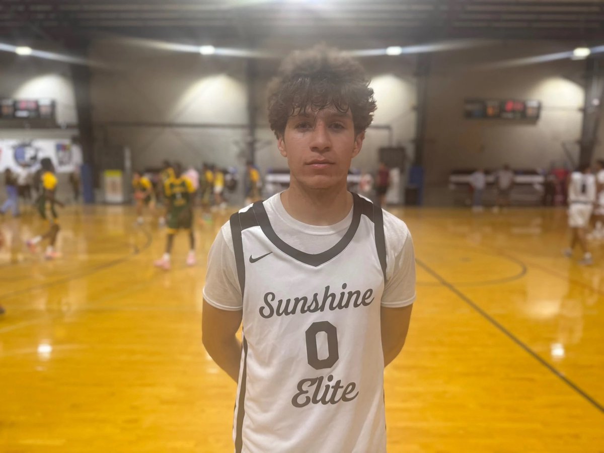 OntheRadarHoops's tweet photo. Enzo Fatone did a great job where he was running the offense coming off the bench, getting to his spots, and showing his lethal scoring ability from the perimeter.

📌: 
@FatoneEnzo 
@sunshine_elite 
@RossVDG14 

STORY: https://t.co/JfRDgV0CYJ https://t.co/Pu3AOrmw9I