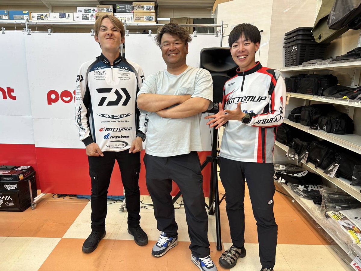 PerryOnishi's tweet photo. 出張帰りに　@point_kurashikimizushima さんに寄り道！

@bottomupfishinggear 　社長と翔くんがイベント中！

少しのお時間でしたが、お会いでき嬉しいかったです！

最後にちゃっかり写真まで！(笑)

ありがとうございました！ https://t.co/oM5vOzSPEJ