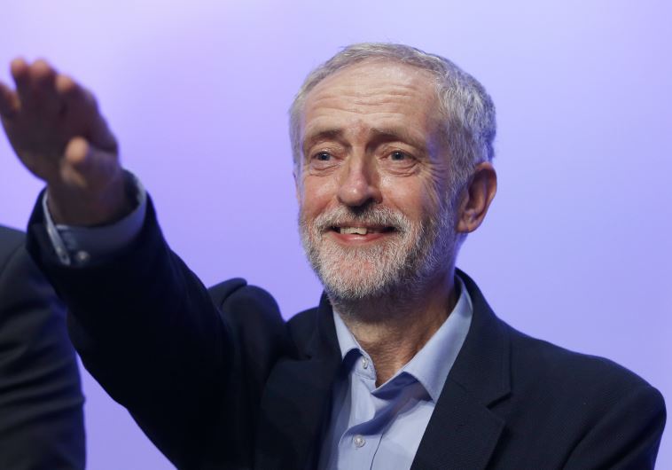Kevwrightmde's tweet photo. @owenjonesjourno Any self-respecting nazi knows how to salute, these ain't nazi salute, you fucking grifter. 

This is a nazi salute, a proper one, the one that murdered 6,000,000 Jews. https://t.co/seGQtcQQ5E