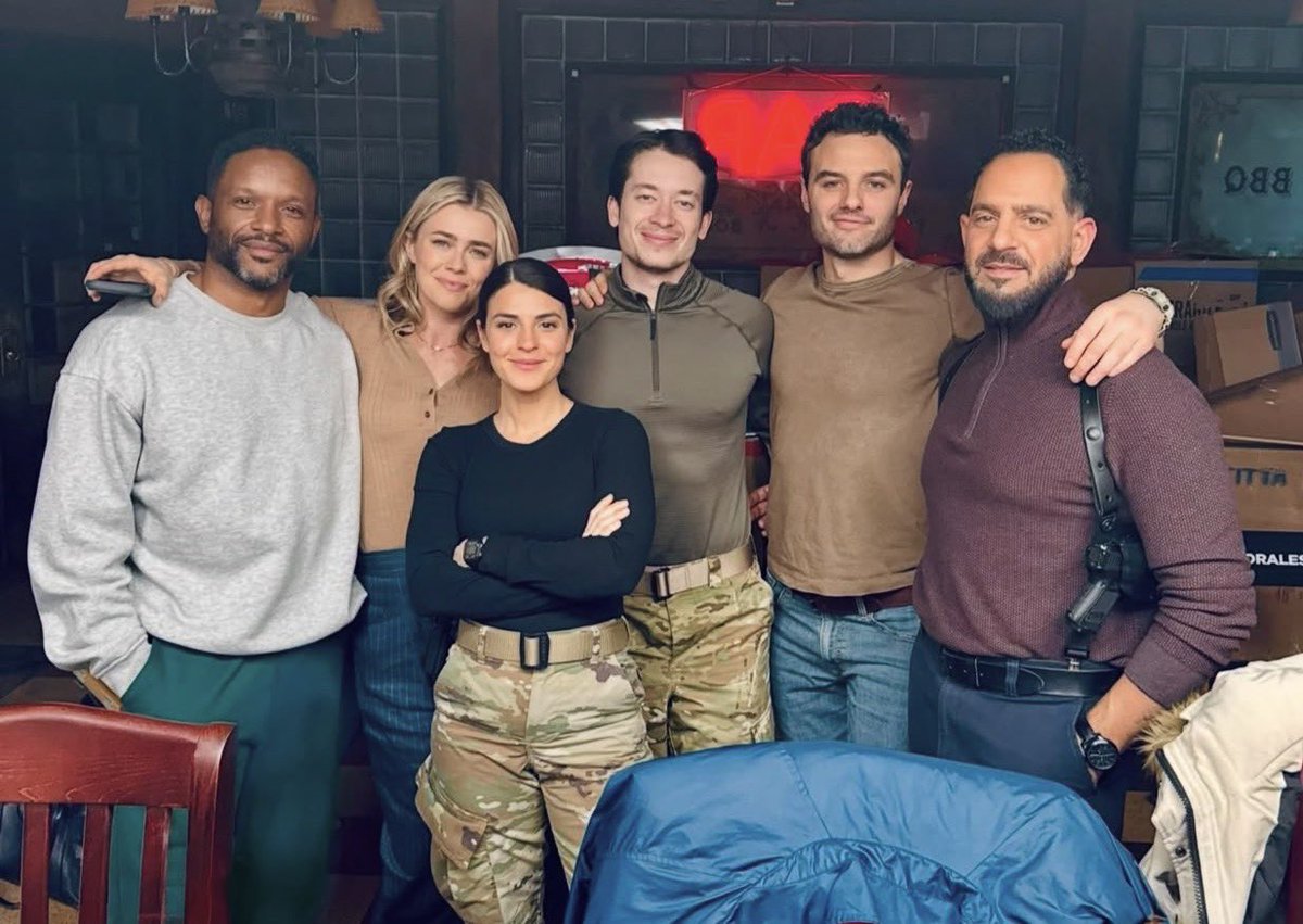 Aces_barometer's tweet photo. Guys why... I literally can't- iove them so much!!! this show literally saved me from nancy drew depression... Do you know how big of a deal that is. I hate @nbc how dare they. @netflix plz pull through on this... I'm begging you https://t.co/OSRuuFi3FK
