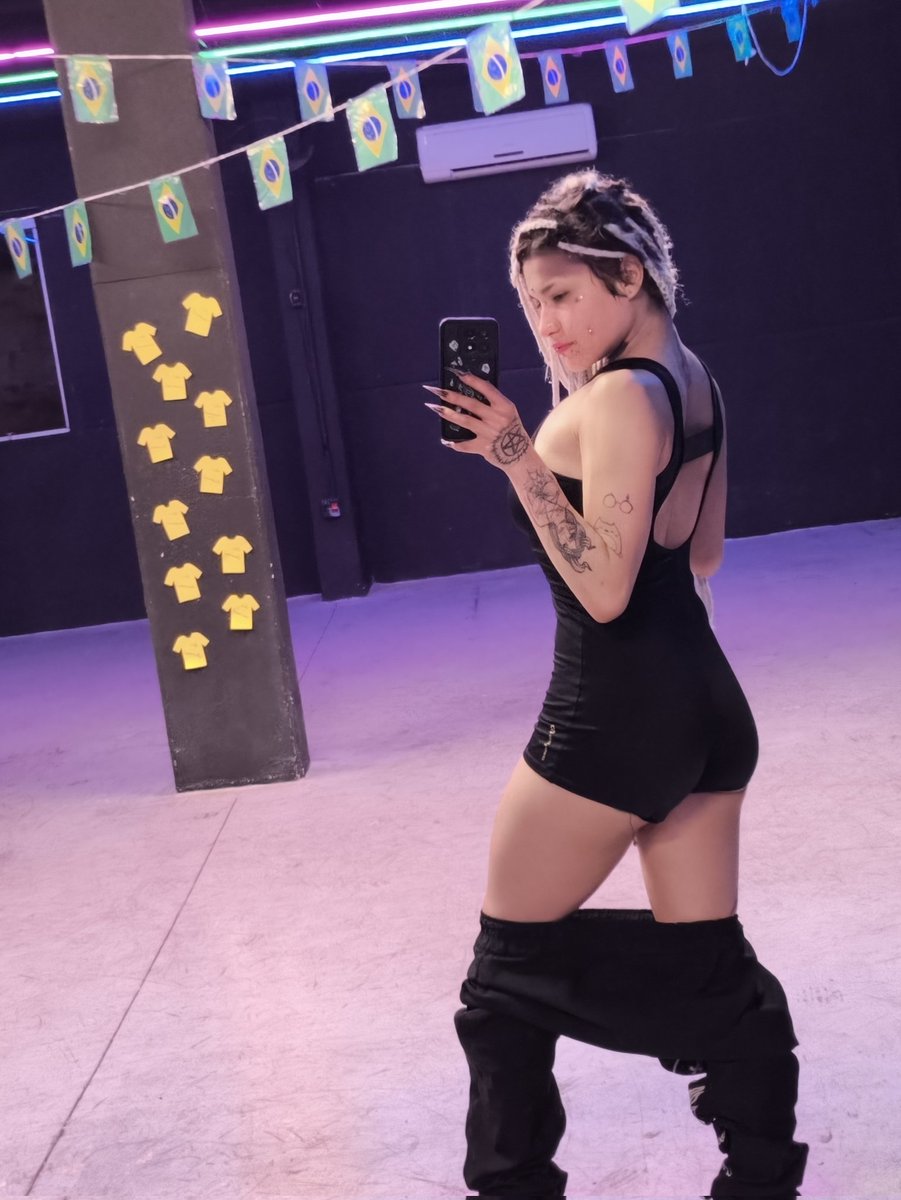 _demon_lilith's tweet photo. Treino de costas hoje 🥵 https://t.co/e3ucd4M998