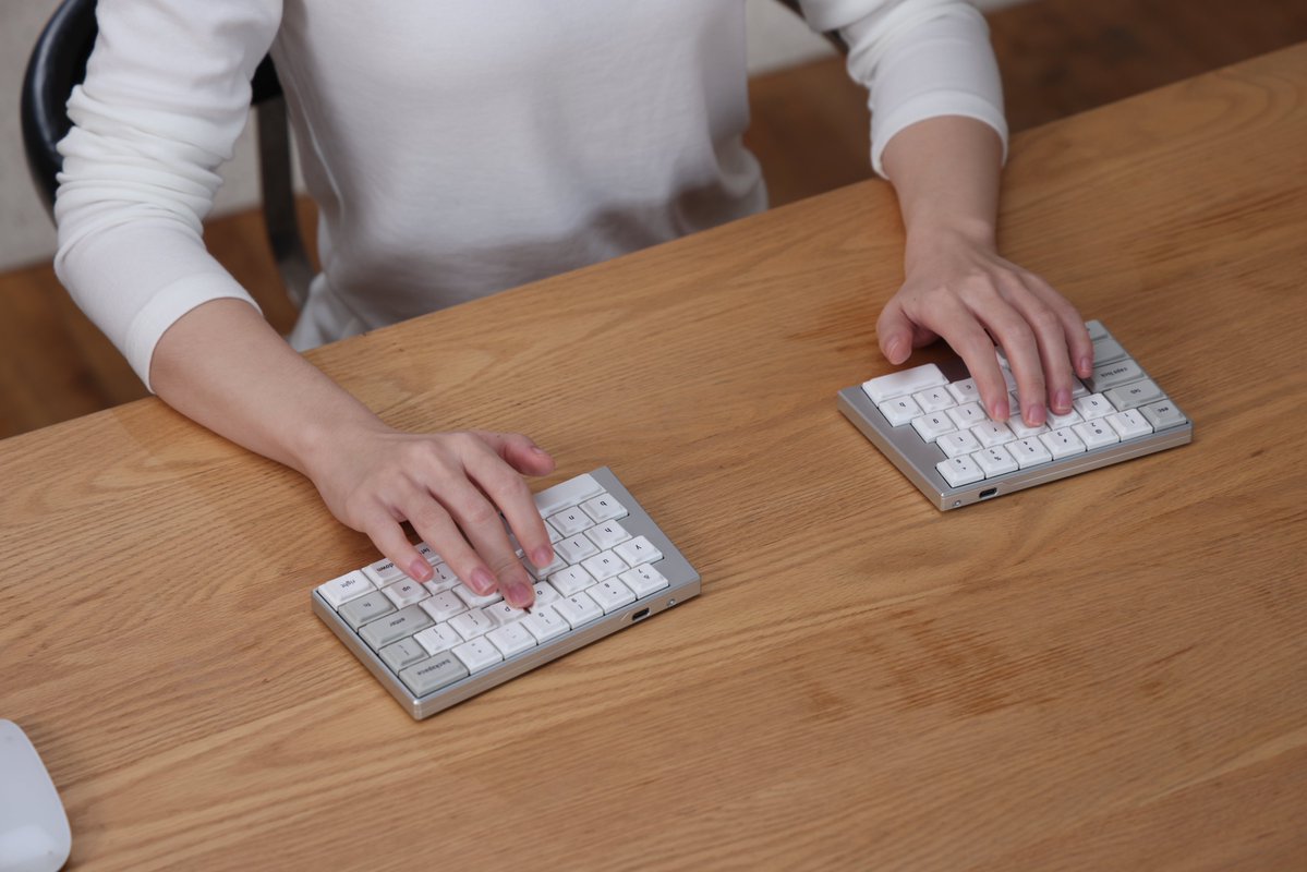 elimkeys_jp's tweet photo. はじめまして。Elimkeys Japan公式アカウントです。

完全ワイヤレス分割キーボード「Elytra」の情報を、日本語でお届けします。
どうぞよろしくお願いいたします。

#Elimkeys #Elytra #分割キーボード #メカニカルキーボード https://t.co/0XKi5L8UR5