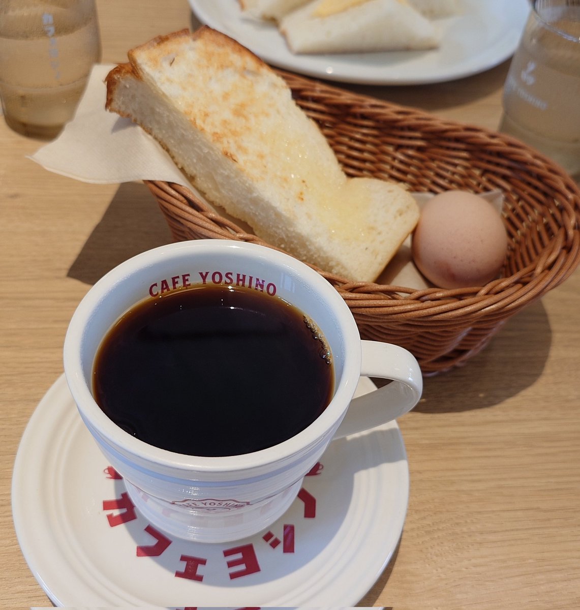 Memory_Haru's tweet photo. ドリンク一杯につき、茹で卵とトーストが無料でついてくる

コーヒーも安いし美味しい https://t.co/BvEFfKn4IL