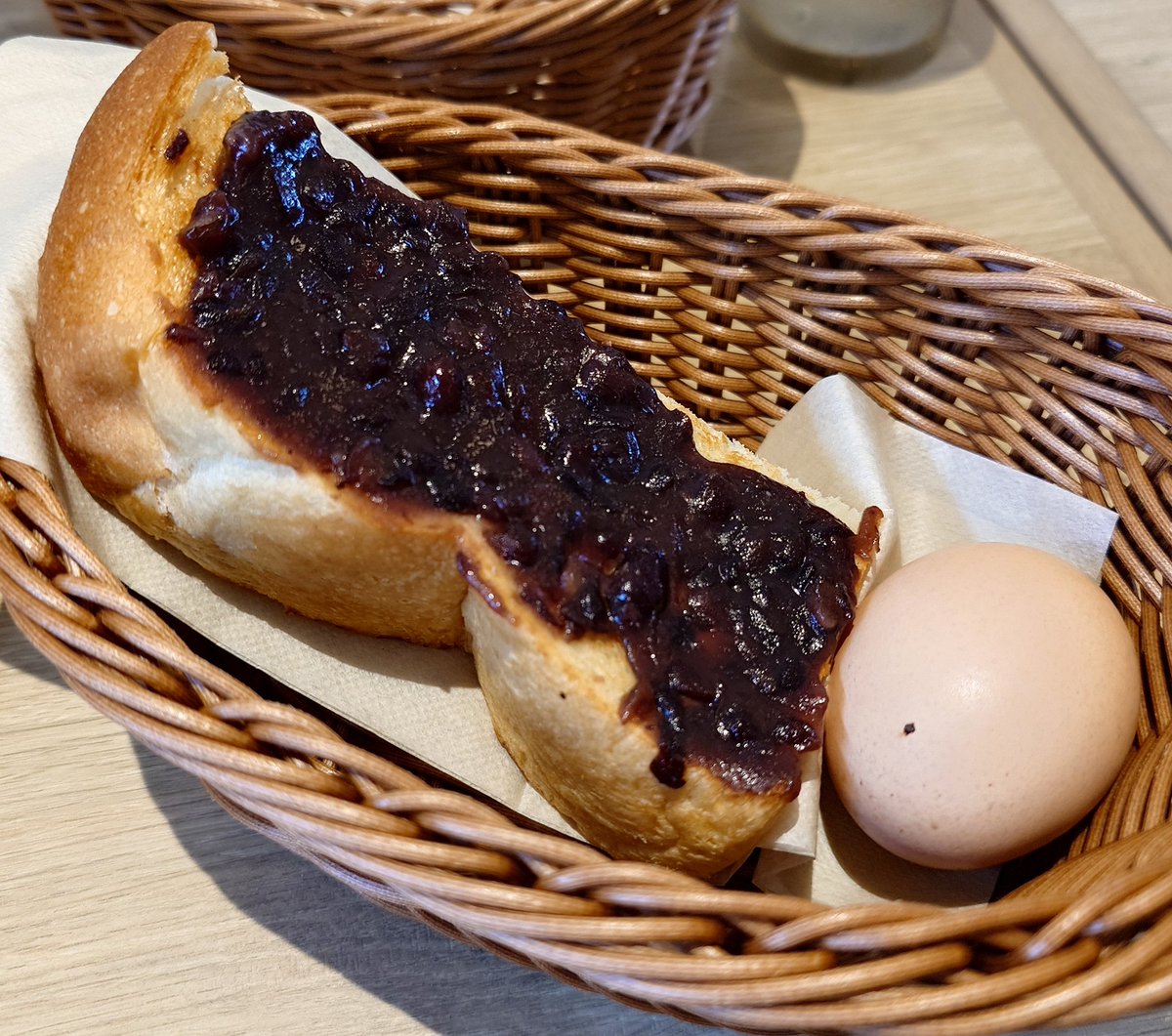 Memory_Haru's tweet photo. ドリンク一杯につき、茹で卵とトーストが無料でついてくる

コーヒーも安いし美味しい https://t.co/BvEFfKn4IL