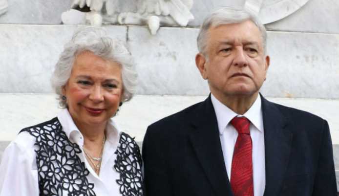 ferdoval's tweet photo. Personajes como Olga Sánchez Cordero fueron de enorme utilidad para AMLO en 2018.

Con una supuesta trayectoria “institucional”, sirvieron como tontos útiles (en el lenguaje leninista) para convencer a miles, quizás millones, de que López Obrador era un demócrata, que no había nada que temer, que sería un gobernante “socialdemócrata” e inocentadas por el estilo.

Blanquearon a un personaje que jamás había tenido un compromiso con la democracia —y ellos lo sabían— y que hoy es el artífice del desastre institucional y en materia de violencia que vive el país. Por lo tanto, el legado de este tipo de personajes es nefasto y su irresponsabilidad, enorme.

Siempre serán recordados como los cómplices perfectos para instaurar un nuevo régimen autoritario y liberticida