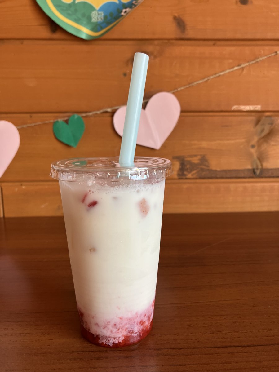 HashikamiNet's tweet photo. ✨フォレストピア階上にて「いちごみるく」販売中！✨🍓

暑い季節にぴったりの冷たいドリンクで涼んでみませんか？

登山後にもオススメ！いちごのほどよい酸味とミルクの優しい甘さが疲れた体を癒してくれます。🌿

ぜひご賞味ください！😊

#階上町 #フォレストピア階上 #グルメ #いちごみるく https://t.co/Y5Y0bsCxZe