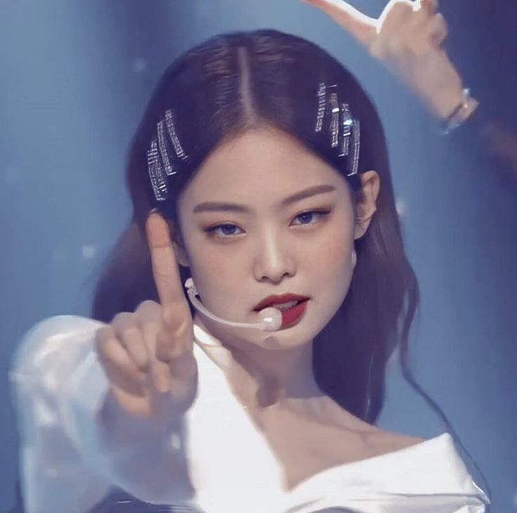 ariprivilege's tweet photo. New K-pop stans will never understand the impact these hair clips had on K-pop. https://t.co/y6XrWRekke