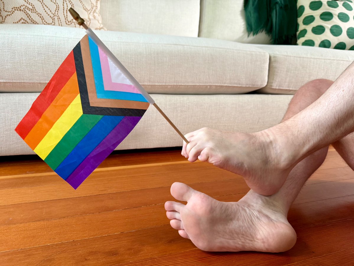 jaycollesse's tweet photo. Happy Pride, babes! 🦶🏻🏳️‍🌈

#pride #gayfeet #gaymen https://t.co/EYwvPA0nVM