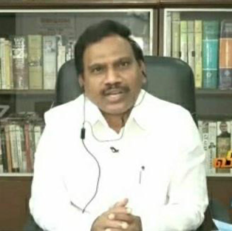 withkaran's tweet photo. ஏன் நாங்கெல்லாம் கோட் சூட் போட கூடாதா?

நீ கோட் சூட் போடு இல்ல அனார்க்கலி சுடிதார் போடு..வெயில்ல போட்டீன்னா குண்டில கொப்பளம் வருமேன்னுதான் கேட்டோம் https://t.co/Rtc5dNboLf