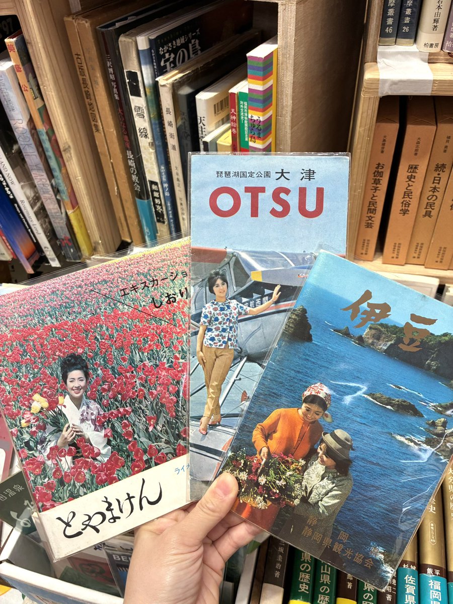 シャレオ古本まつり、五日目です。当店の旅コーナー、戦前の絵はがき
