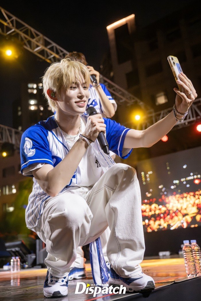 Kickflip_Intl's tweet photo. 📸 | 260602

KickFlip #Minje shows off his striking visuals and refreshing charm at Hankuk University of Foreign Studies’ “2026 QUINQUATRIA : Luminous” festival

🔗 https://t.co/hn1t767YHG

— 🌼

#KickFlip #킥플립 #キックフリップ
@kickflip_jype https://t.co/v1pxCzDv9l