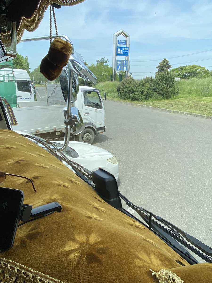 R31secondgo's tweet photo. 大型枠に停めるレジャーと馬鹿みたいに前出過ぎてる4t

4tは超ロンではありませんw https://t.co/wt06xDXsZv